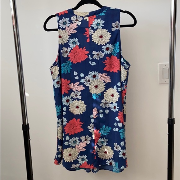 Spring Boutique Dress - Picture 2 of 3
